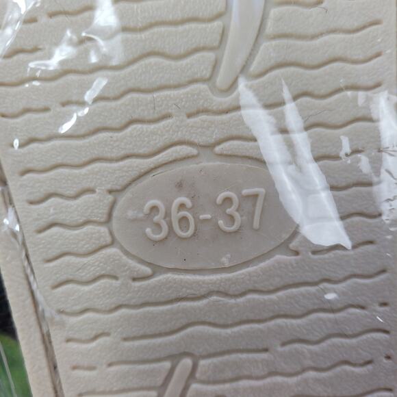 NWT Casa Clara Ava White Criss Cross Faux Fur Slipper size Small (36-37) - Picture 8 of 9